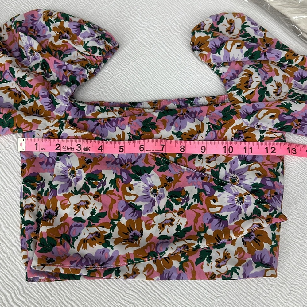 🌺✨Pink and Purple Floral Cottage Style Puff Sleeve Tie Front Cropped Blouse💕 - Picture 5 of 7